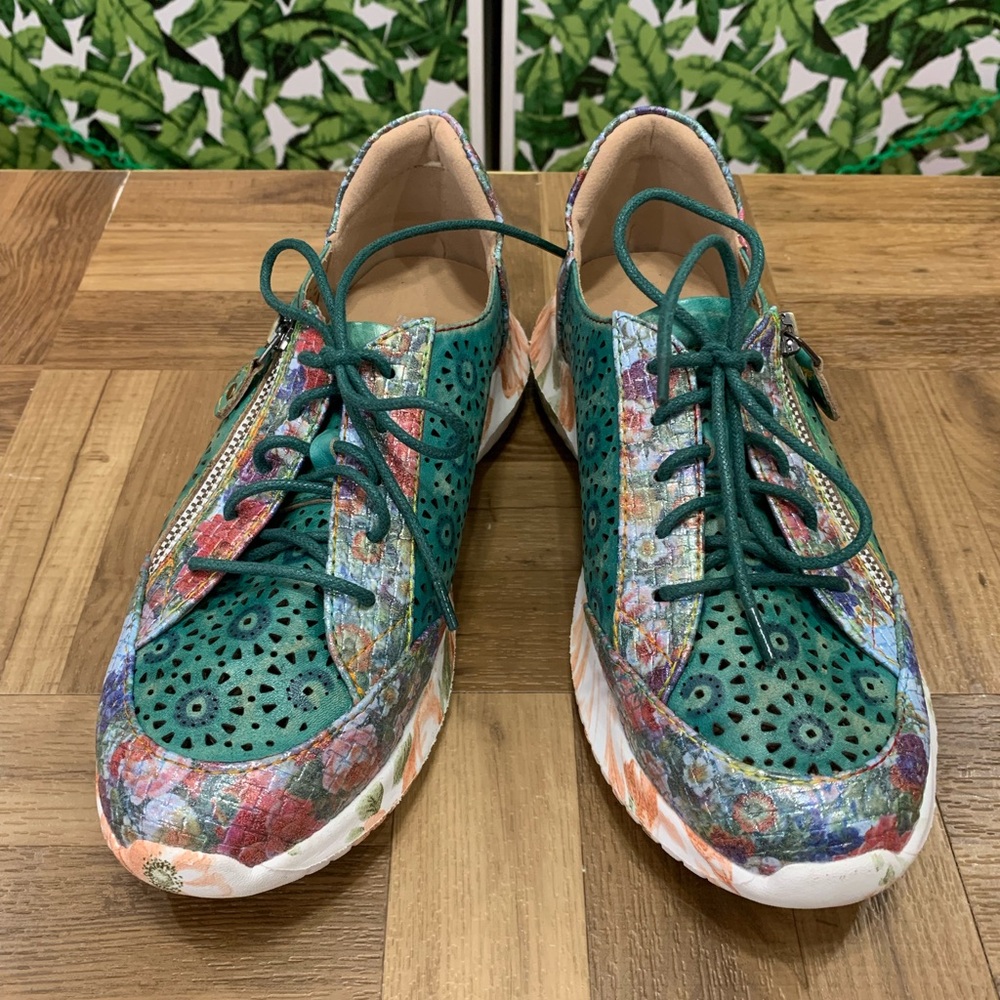 Brand NEW L’Artiste Sneakers
